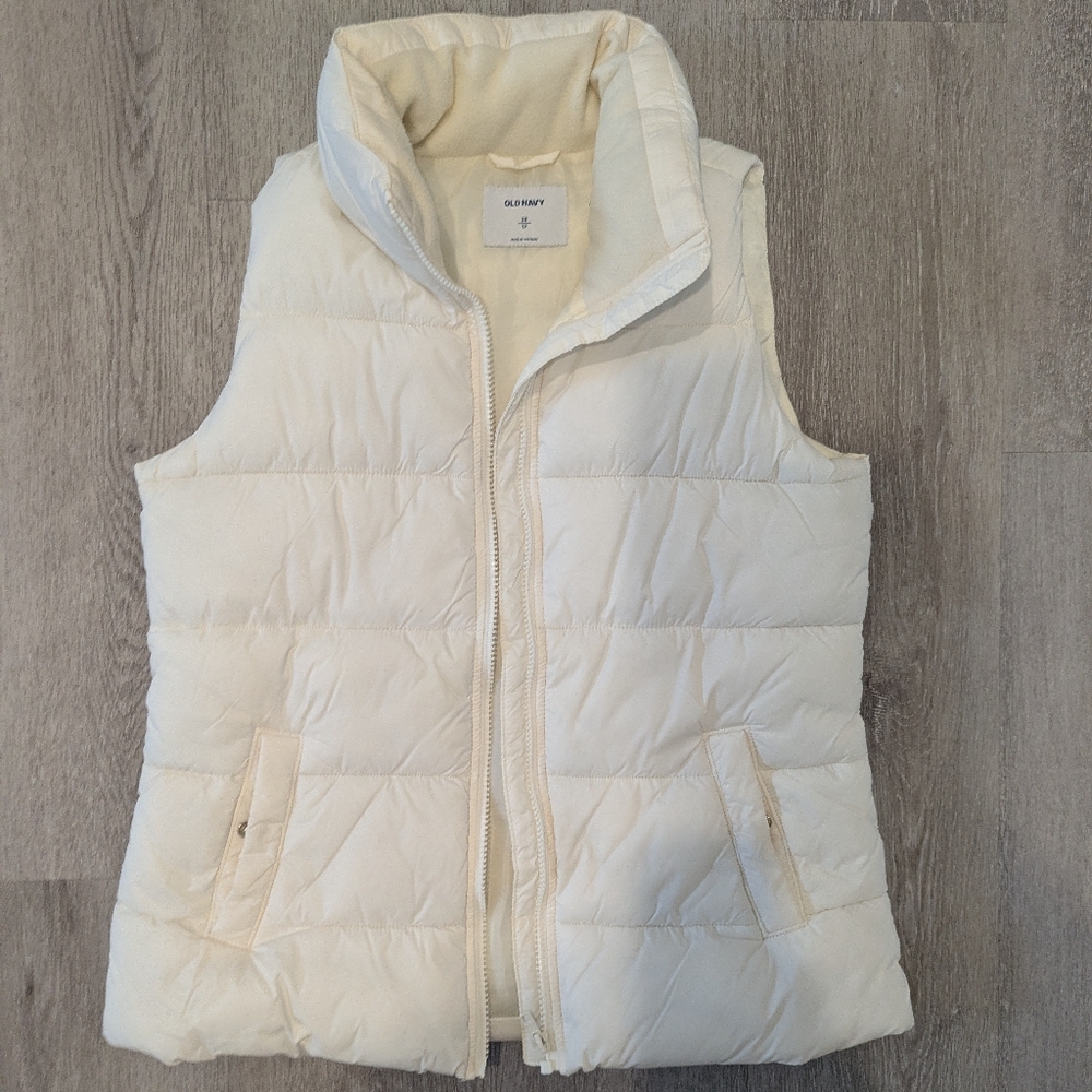 Old Navy Women's Off-White Quilted Vest